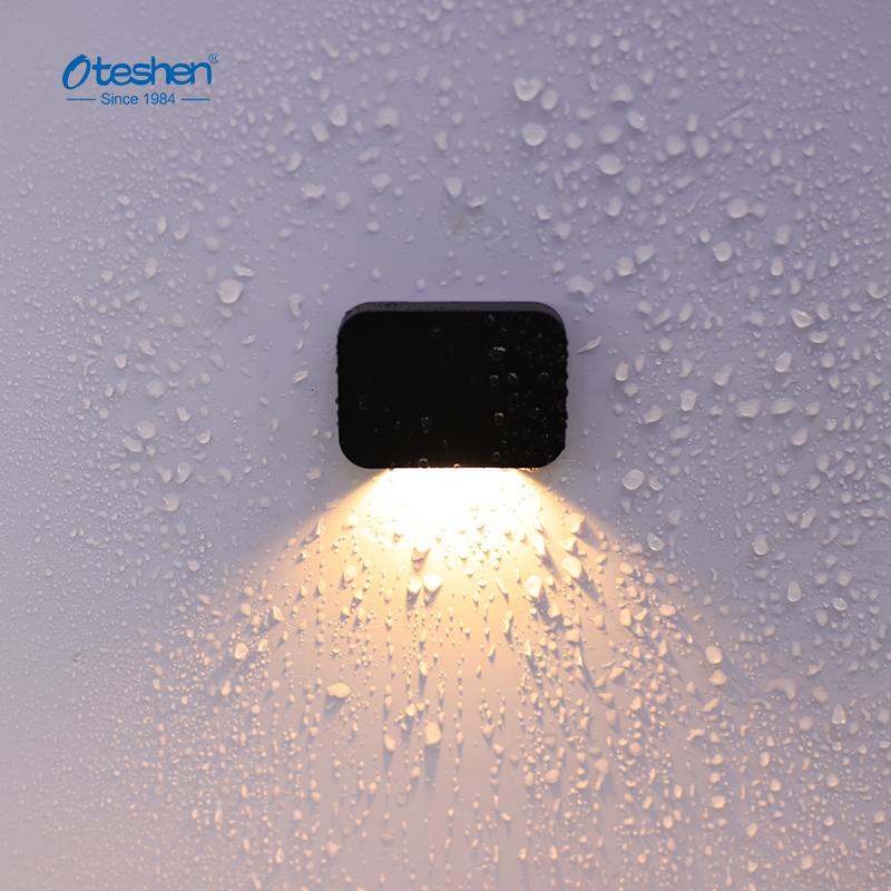 Ultra slim mini recessed LED step light LBD1111-2, 2W 100lm, 75&deg; beam angle, IP65 waterproof, black white, tiny size 70&times;50&times;12mm, PC plastic low profile stair skirting light 2-year warranty