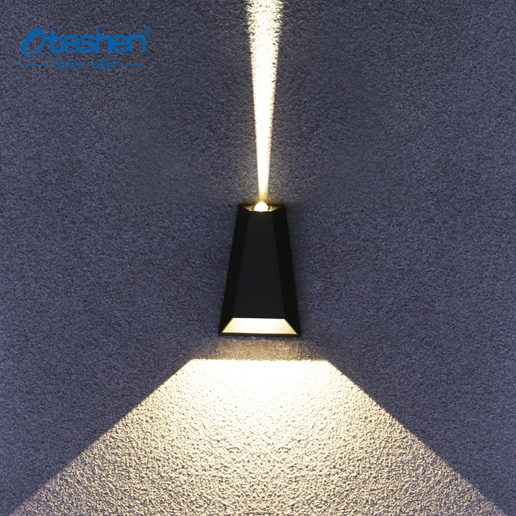 linear-outdoor-wall-light-LBD36.jpg